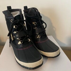 Tommy Hilfiger Black Winter Boots size 6 Enzo style